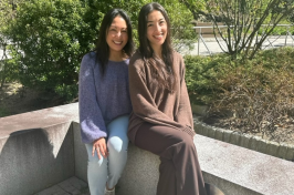 Leni and Michelle Lemos sit outside of the 彼得T. Paul College of 业务 and 经济学.